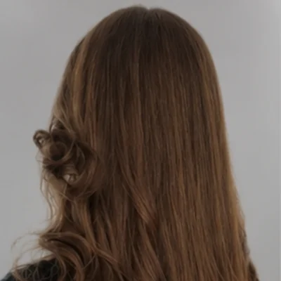 Long brunette hair with loose waves